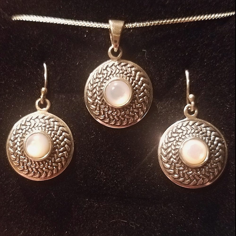 Sterling Silver Mother of Pearl Necklace Set